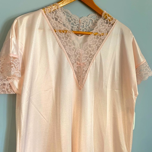 New/Deadstock VINTAGE Night Dress/Nighty - Picture 1 of 5
